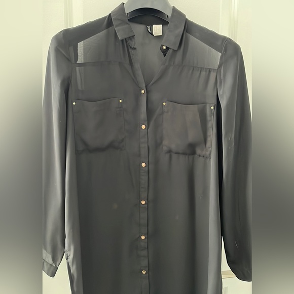 Divided By H&M Black Button Up Blouse Long Length - Picture 2 of 3